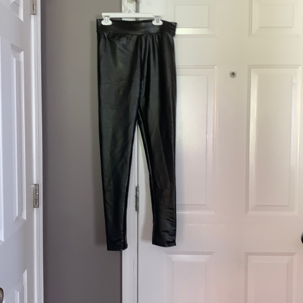 Ladies faux leather leggings